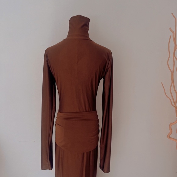 NWT SLEEK AND BEAUTIFUL CHOCOLATE BROWN LONG SLEEVED DRESS WITH OPTIONAL WRAP π - Picture 11 of 16